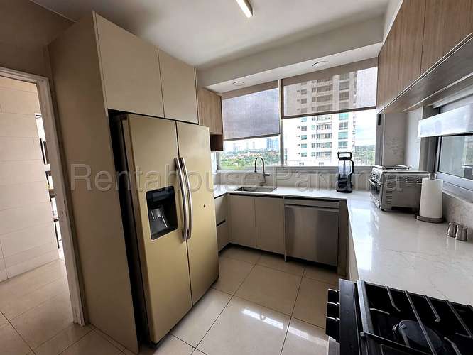 Alquiler Apartamento 187 m2 3 Recamaras con Bano Cada Una 2 Parkings Costa del Este - ALYC 27-2170