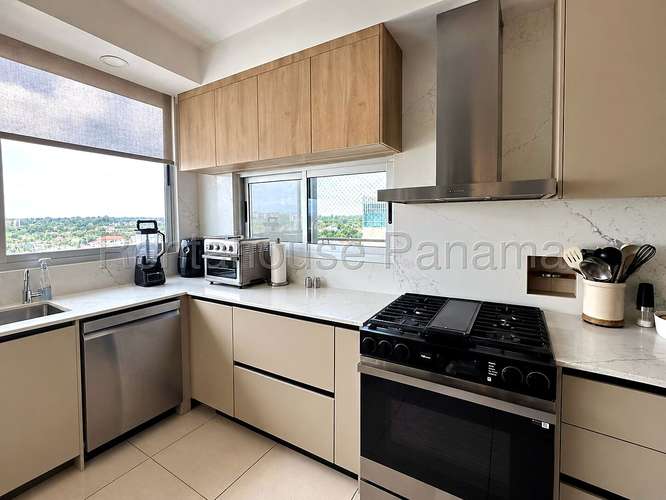 Alquiler Apartamento 187 m2 3 Recamaras con Bano Cada Una 2 Parkings Costa del Este - ALYC 27-2170
