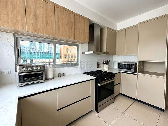 Alquiler Apartamento 187 m2 3 Recamaras con Bano Cada Una 2 Parkings Costa del Este - ALYC 27-2170