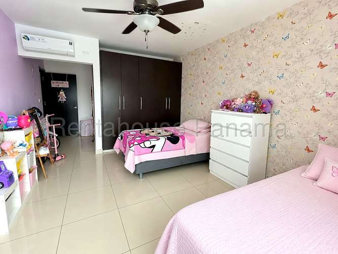 Alquiler Apartamento 187 m2 3 Recamaras con Bano Cada Una 2 Parkings Costa del Este - ALYC 27-2170