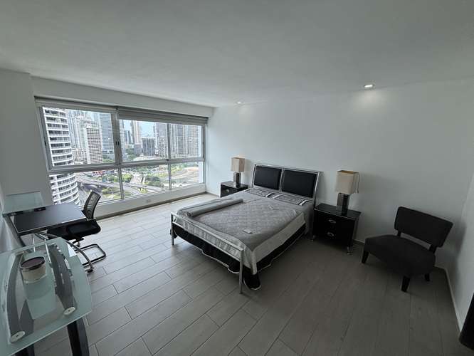 SE ALQUILA BAYFRONT $1,350