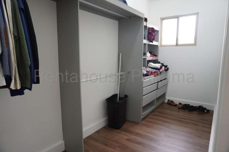 Oportunidad Casa Remodelada Embassy Gardens | 356 m² | 3 Recámaras | 27YCG671