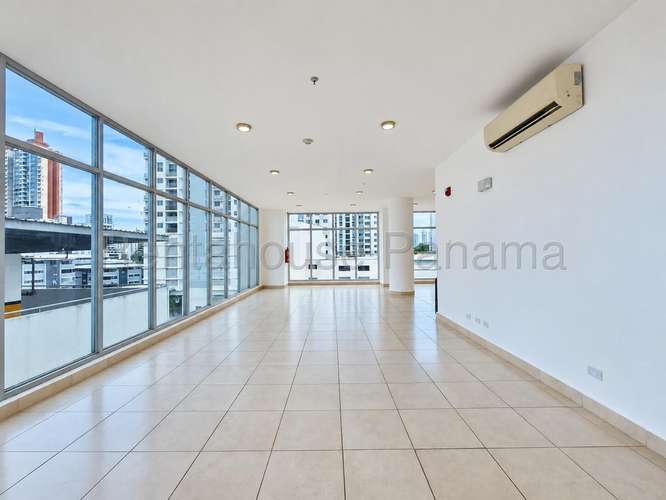 Se Alquila Apartamento en Vía España, PH San Roque  LA27-3290
