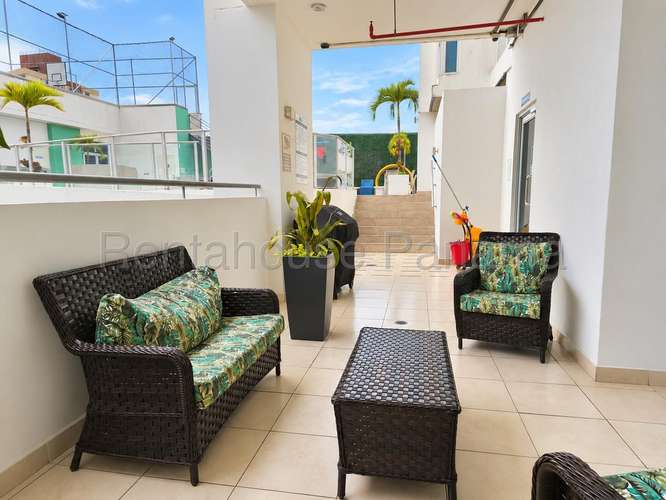 Se Alquila Apartamento en Vía España, PH San Roque  LA27-3290