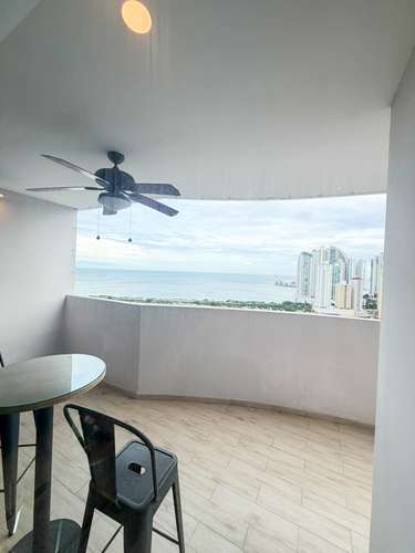 Se Alquila Amplio Apartamento con Azotea Privada en PH Marina Plaza – Vistas Panorámicas de 360°