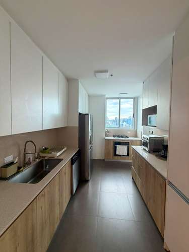 Se Alquila Amplio Apartamento con Azotea Privada en PH Marina Plaza – Vistas Panorámicas de 360°