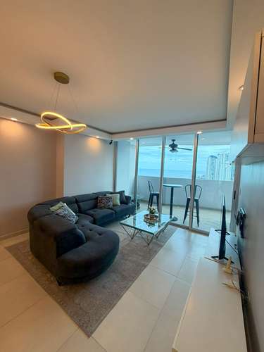 Se Alquila Amplio Apartamento con Azotea Privada en PH Marina Plaza – Vistas Panorámicas de 360°