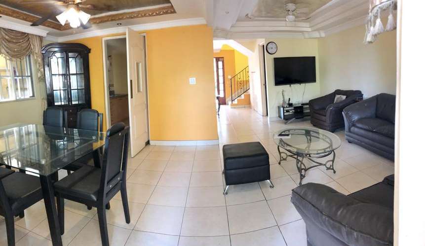 Exclusiva casa de 2 niveles en Dorado Lakes, Lakeside: 3 recámaras y terraza amplia. - Imagen 3