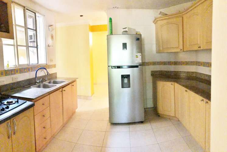 Exclusiva casa de 2 niveles en Dorado Lakes, Lakeside: 3 recámaras y terraza amplia. - Imagen 7