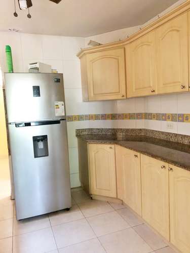 Exclusiva casa de 2 niveles en Dorado Lakes, Lakeside: 3 recámaras y terraza amplia. - Imagen 12