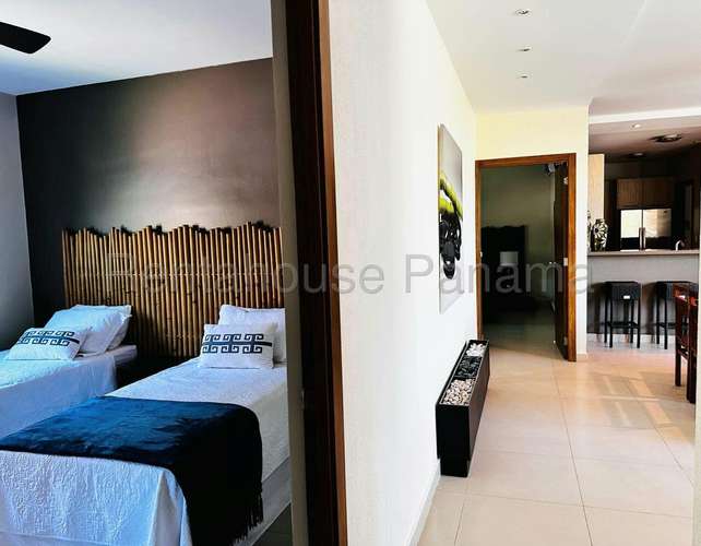 Vendo Apartamento de 206m2 en Playa Blanca Bijao 25-6948SRZ