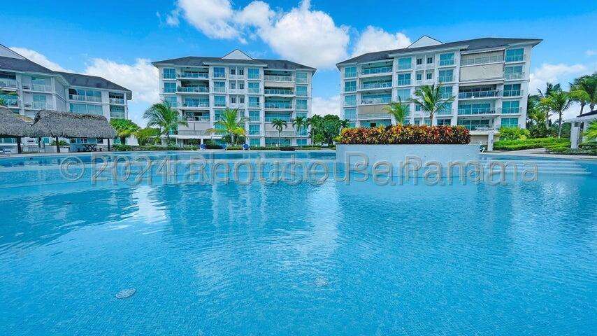 Vendo Apartamento de 206m2 en Playa Blanca Bijao 25-6948SRZ