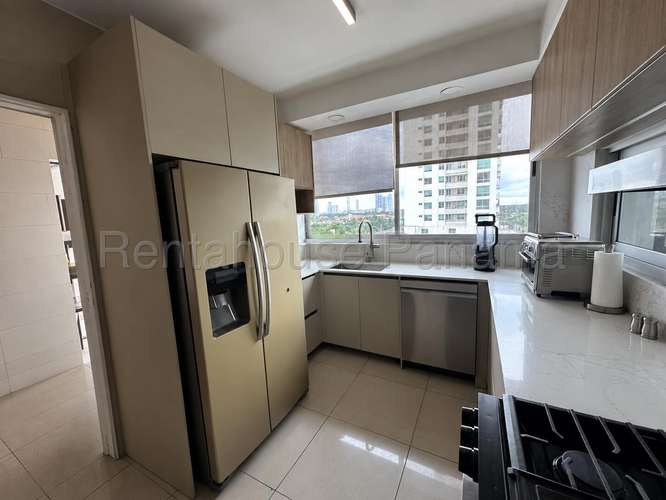 Alquiler de Apartamento en Costa del Este 27-2170CUR