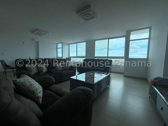 Alquilo Apartamento de 136m2 en Altos de Panama Country Height 27-3274SRZ