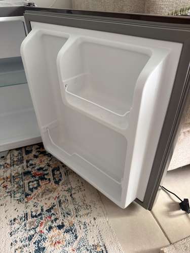  Mini Refrigeradora Hisense 1.6 pies³ – Como nueva - Imagen 4