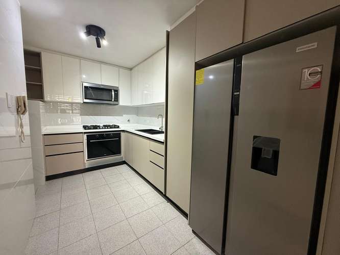 Alquiler de Apartamento en Obarrio – 130 m² | 2 Recámaras + Estudio - C.J. - Imagen 4
