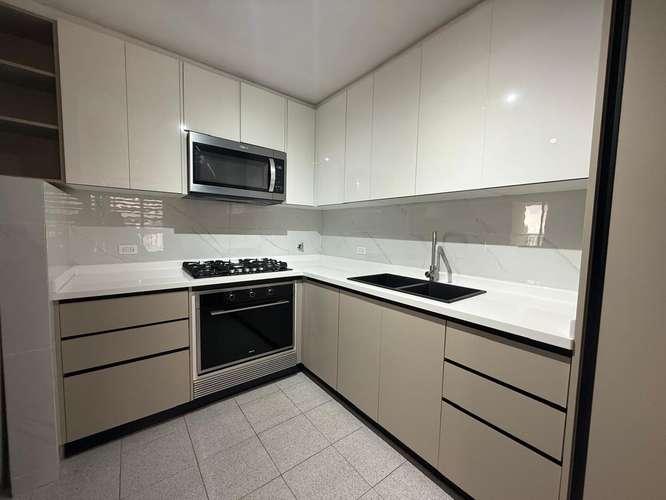 Alquiler de Apartamento en Obarrio – 130 m² | 2 Recámaras + Estudio - C.J. - Imagen 5