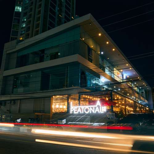 Local para Restaurante | 102 m² | Plaza con 60 Estacionamientos