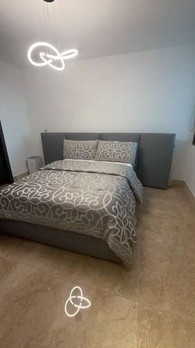Vendo Cama Queen de Kennedy Home - Imagen 2