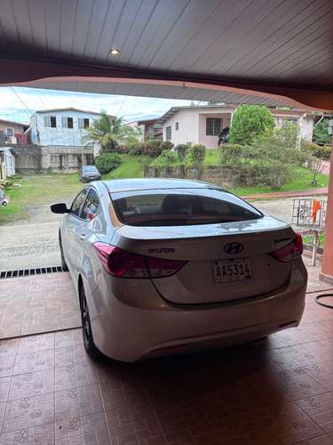 Hyundai Elantra 2013 negociable