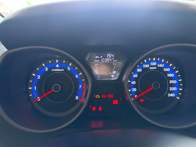 Hyundai Elantra 2013 negociable
