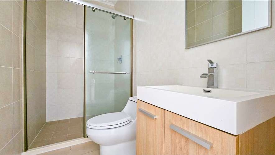 APARTAMENTO CON LINEA BLANCA FRENTE AL MAR - Imagen 13