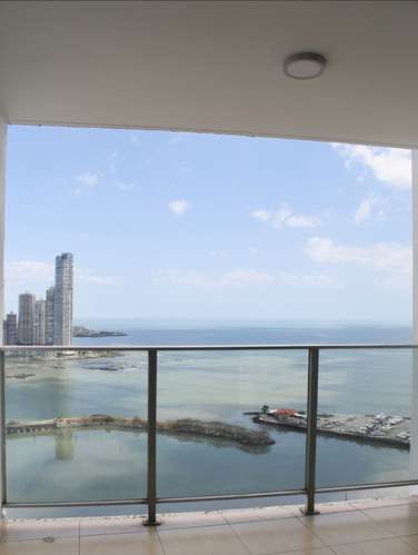 APARTAMENTO CON LINEA BLANCA FRENTE AL MAR