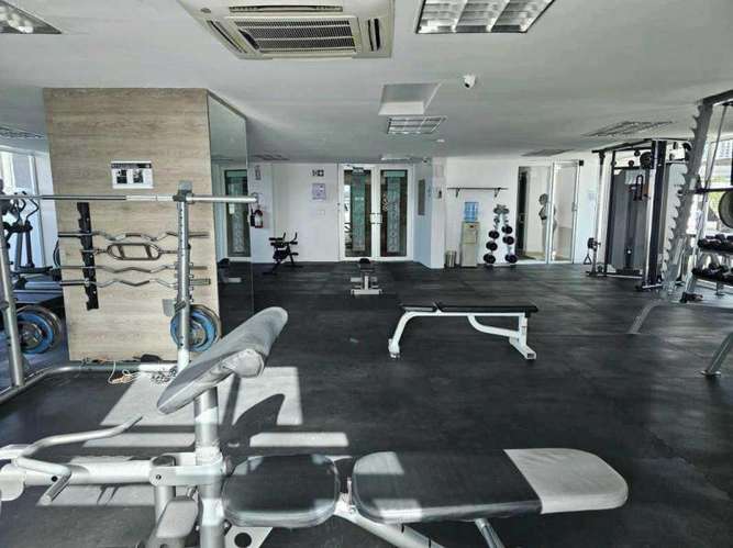 APARTAMENTO CON LINEA BLANCA FRENTE AL MAR - Imagen 17