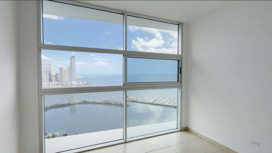 APARTAMENTO CON LINEA BLANCA FRENTE AL MAR - Imagen 3
