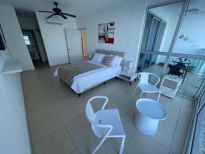 Alquilo apartamento amueblado en Punta Pacífica 