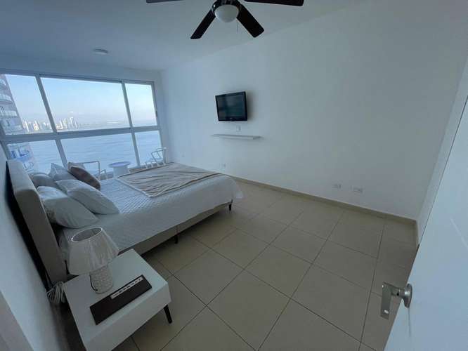 Alquilo apartamento amueblado en Punta Pacífica 