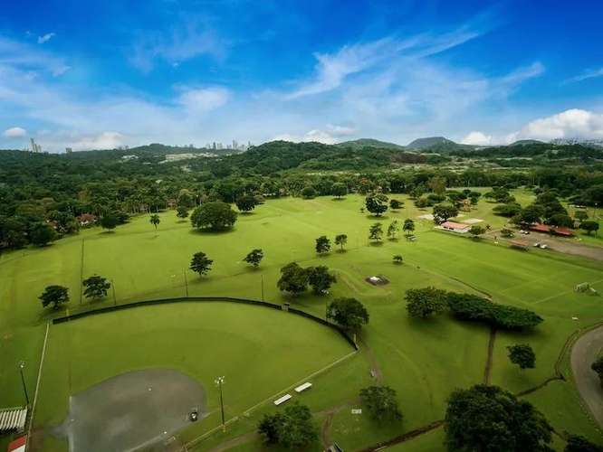 Casa de 4 dormitorios en alquiler en Ciudad de Panamá con jardín y terraza en Clayton