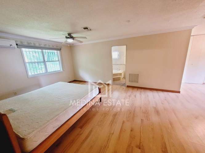 Casa de 4 dormitorios en alquiler en Ciudad de Panamá con jardín y terraza en Clayton