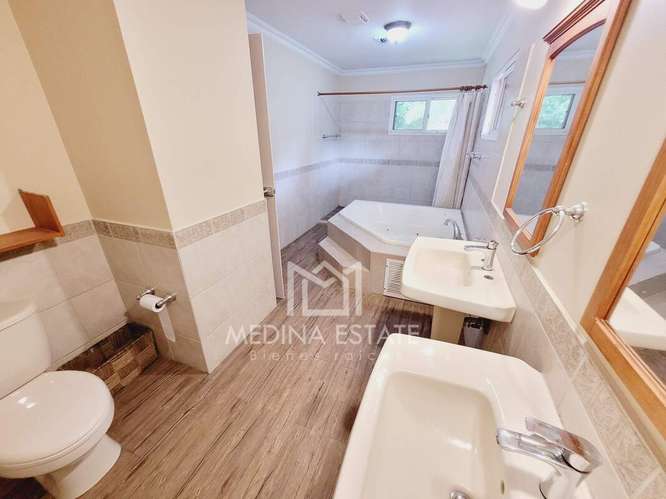 Casa de 4 dormitorios en alquiler en Ciudad de Panamá con jardín y terraza en Clayton