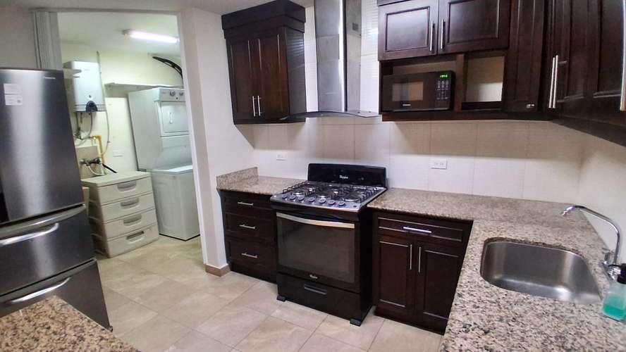 Vista Serena. 105mts 3r 2b amoblado $1200.00 