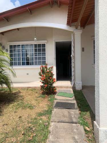 Casa en alquiler en Villas del Lago Nuevo emperador (Muro Perimetral)