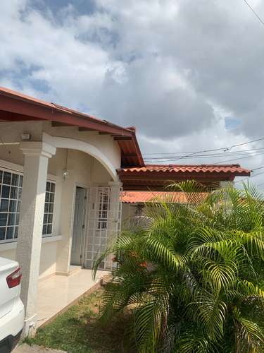 Casa en alquiler en Villas del Lago Nuevo emperador (Muro Perimetral)