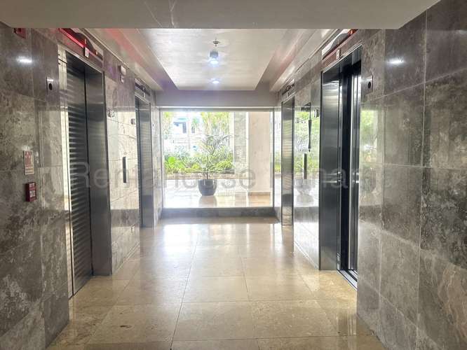 Se Alquila Apartamento en Avenida Balboa VLU27-3111