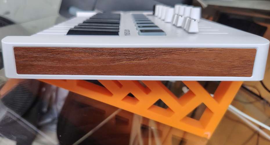 Controlador Arturia MiniLab 3 + Filtro Aislante Iconic Mars Comet, como nuevos.  - Imagen 3