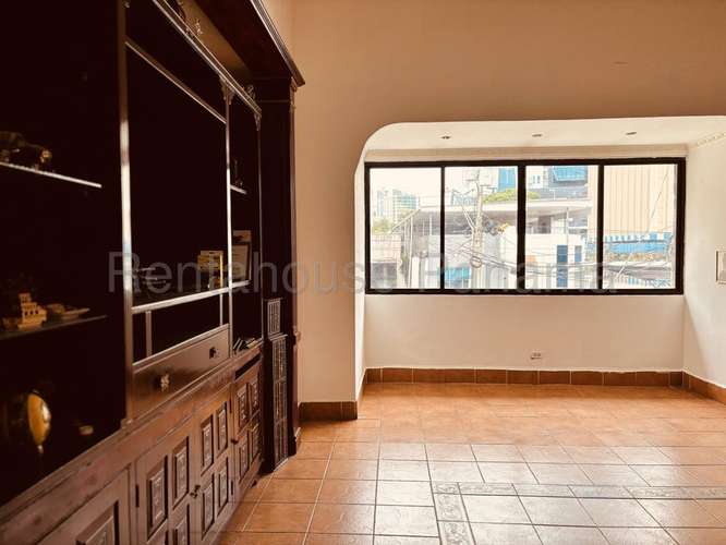I8627GRR Alquiler de Oficina Comercial en La Cresta 
