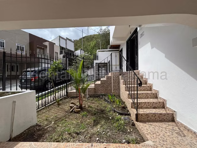 Se Vende Casa en Altos de Santa Maria MDV26-7740