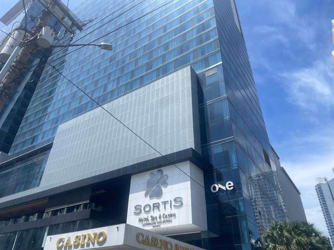 Venta de oficina en Sortis Business Tower 4 Oficinas, Sala de Conferencias 2 Parking 104mtrs