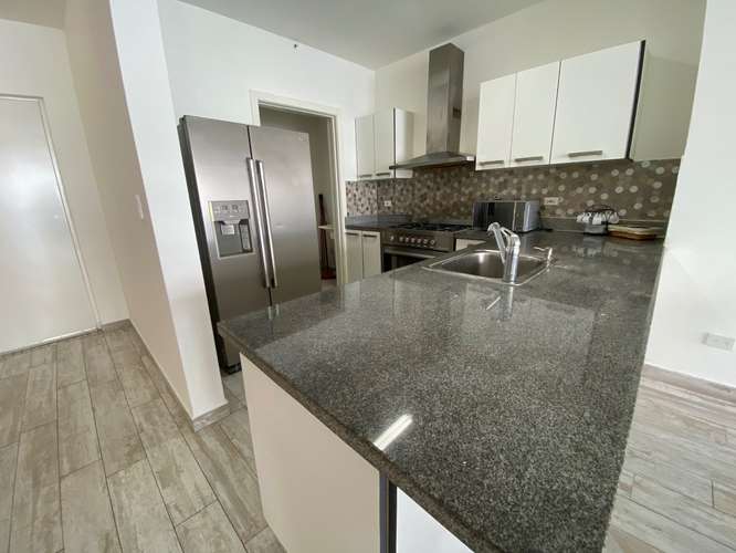 Alquiler de apartamento en avenida Balboa con vista al mar  - Imagen 5