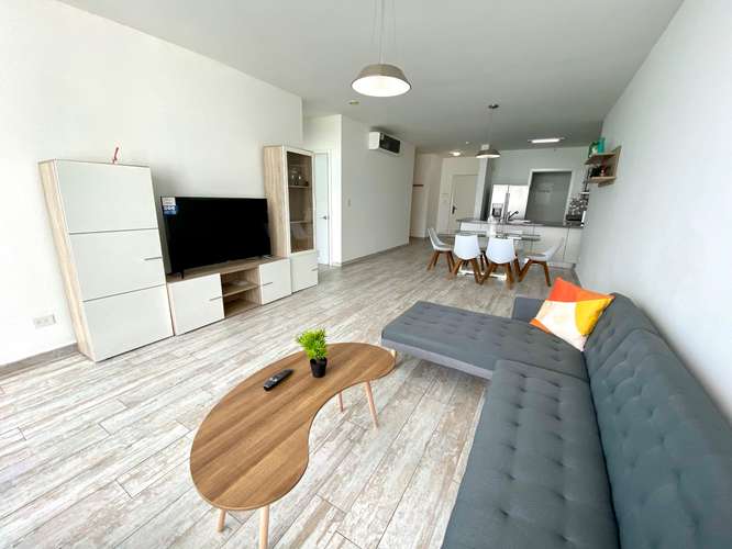 Alquiler de apartamento en avenida Balboa con vista al mar 