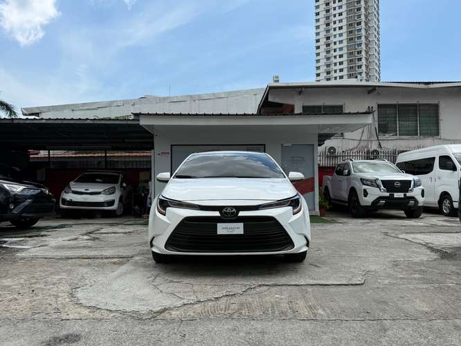 Hermosa Toyota Corolla full extra japonés 2023