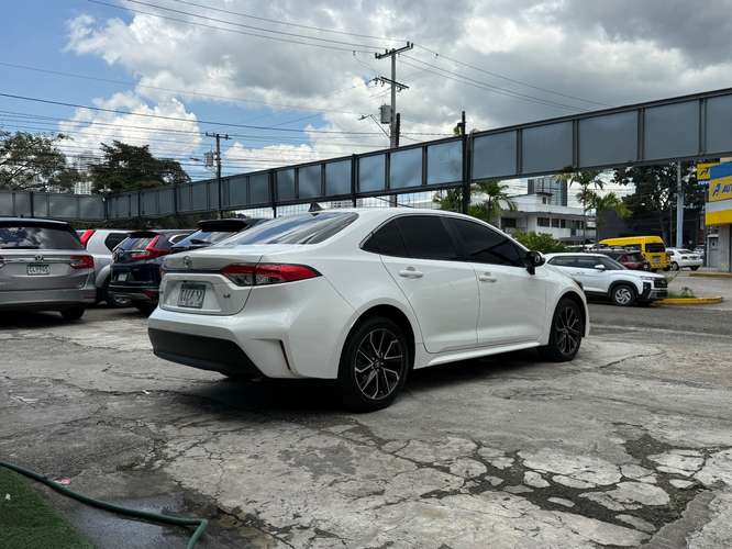 Hermosa Toyota Corolla full extra japonés 2023