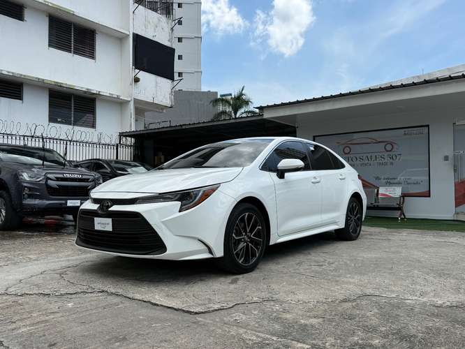 Hermosa Toyota Corolla full extra japonés 2023