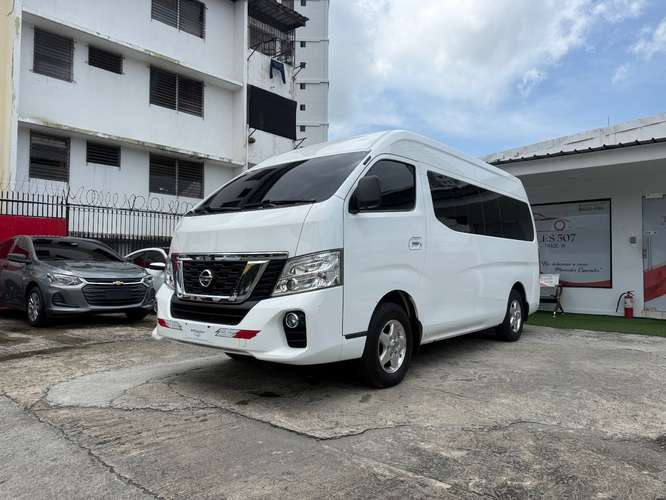HERMOSA NISSAN URVAN AUTOMÁTICO 2022