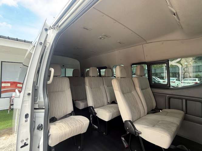 HERMOSA NISSAN URVAN AUTOMÁTICO 2022