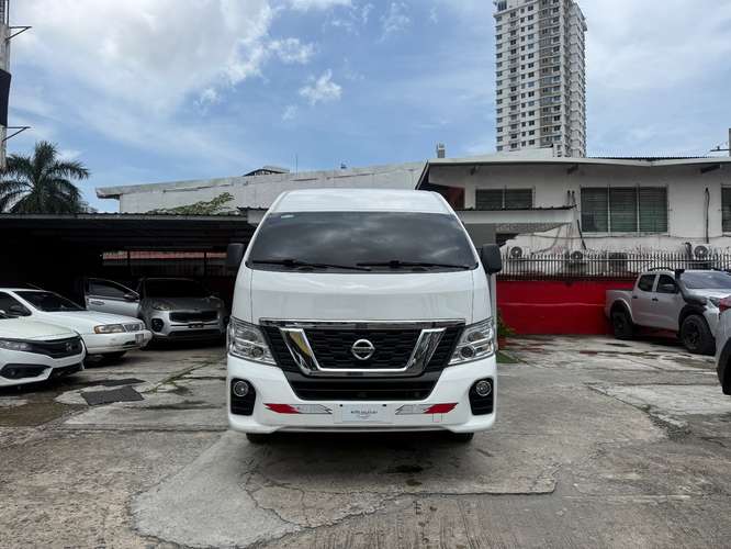 HERMOSA NISSAN URVAN AUTOMÁTICO 2022